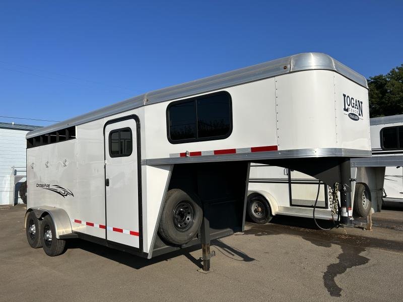 2022 Logan Coach Crossfire 3 Horse Gooseneck - side view