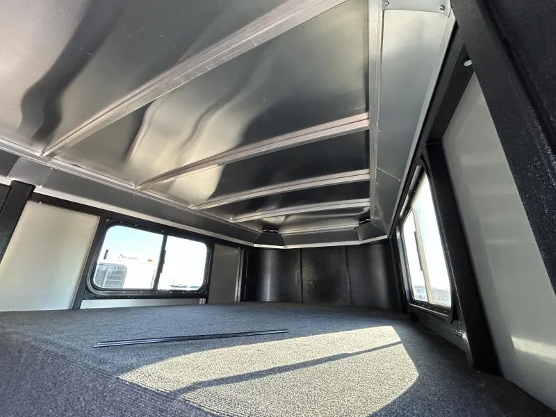 2022 Logan Coach Crossfire 3 Horse Gooseneck - detail view 5