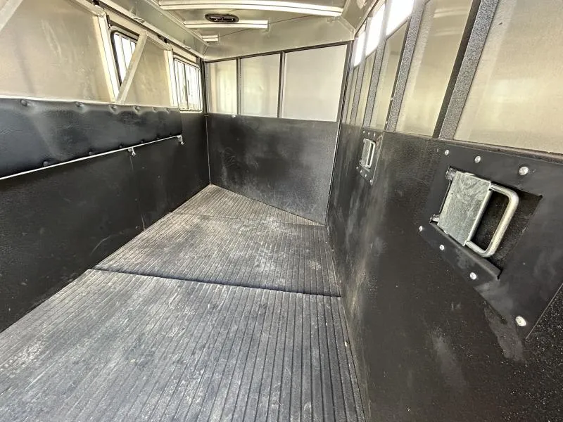 2022 Logan Coach Crossfire 3 Horse Gooseneck - detail view 9