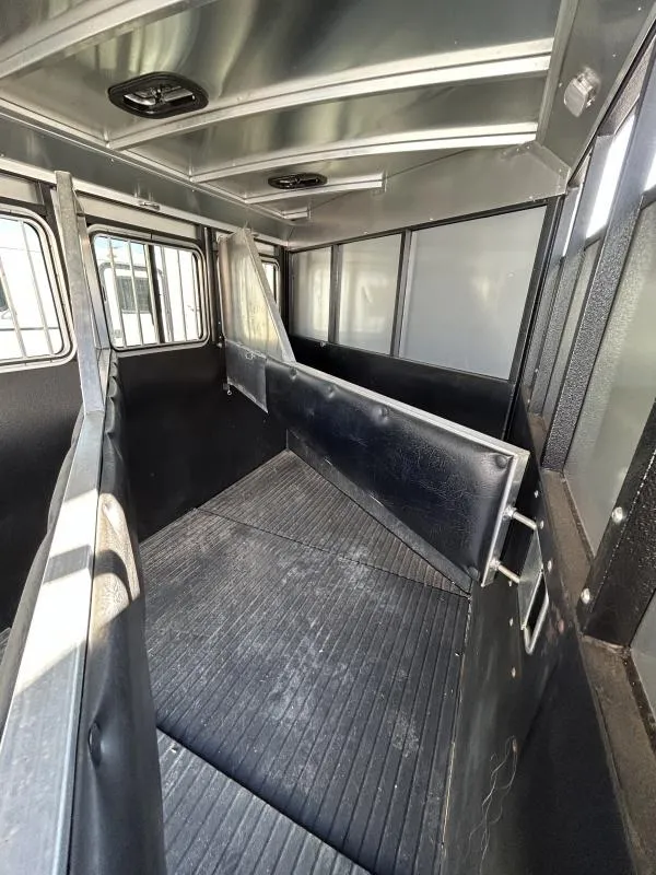 2022 Logan Coach Crossfire 3 Horse Gooseneck - detail view 10