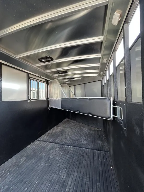 2022 Logan Coach Crossfire 3 Horse Gooseneck - detail view 11