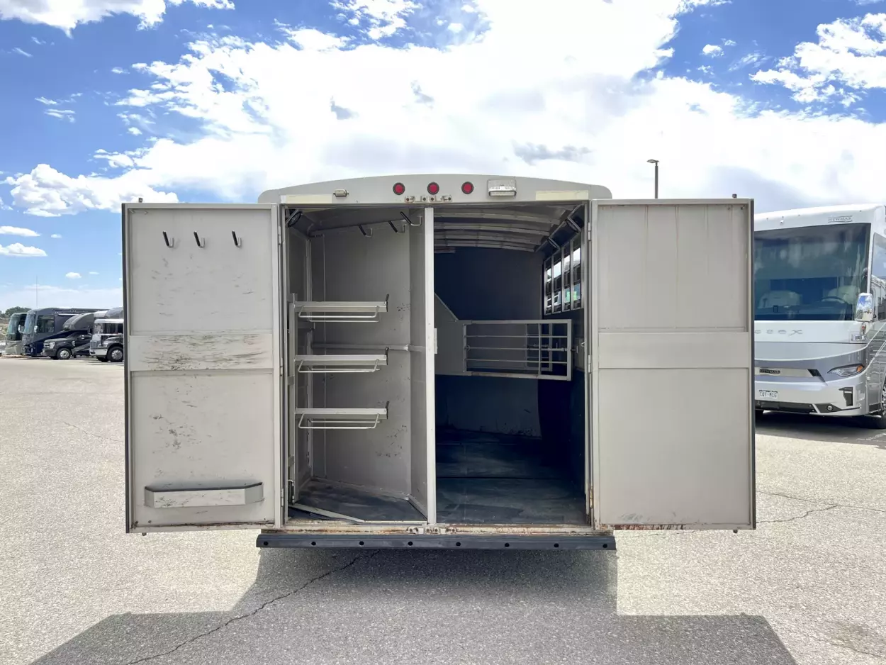 2001 Titan 3 Horse Gooseneck - detail view 9