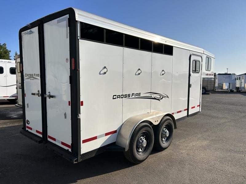 2022 Logan Coach Crossfire 3 Horse Gooseneck - interior view
