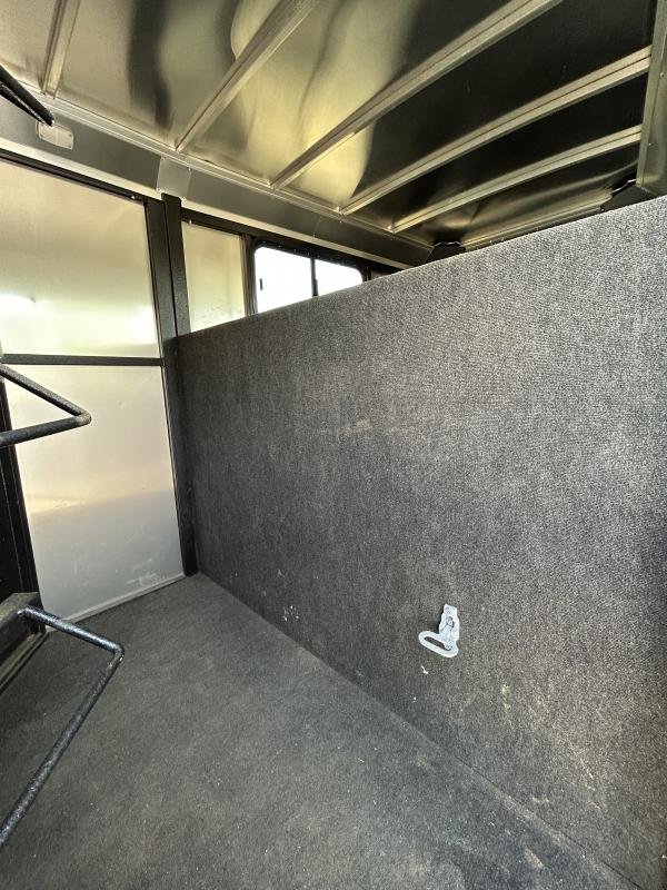 2022 Logan Coach Crossfire 3 Horse Gooseneck - detail view 6