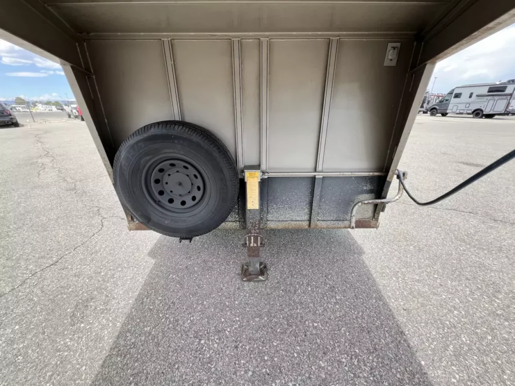 2001 Titan 3 Horse Gooseneck - detail view 5